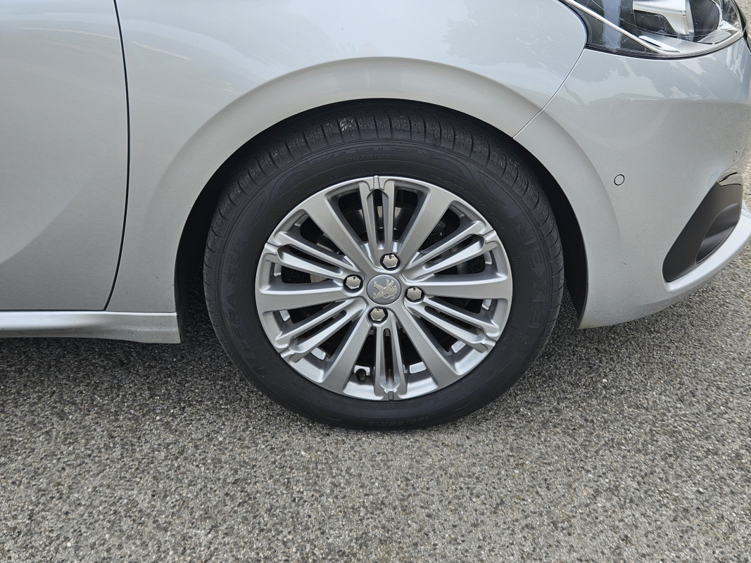 Peugeot 208 — 25