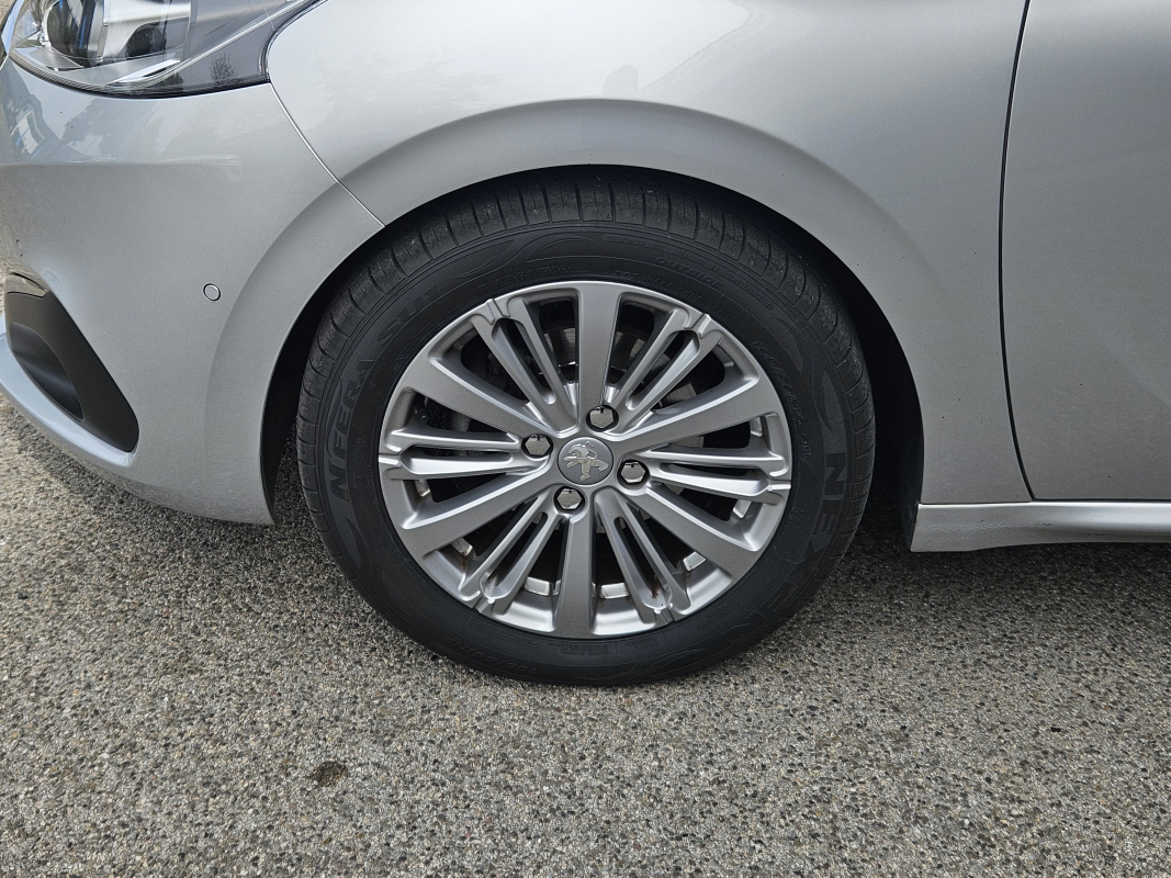 Peugeot 208 — 26