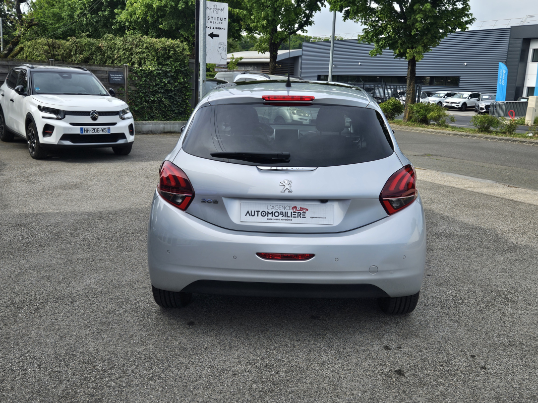 Peugeot 208 — 7