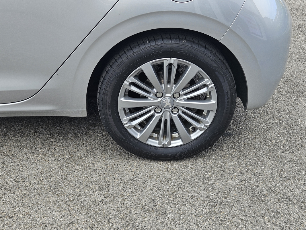 Peugeot 208 — 27