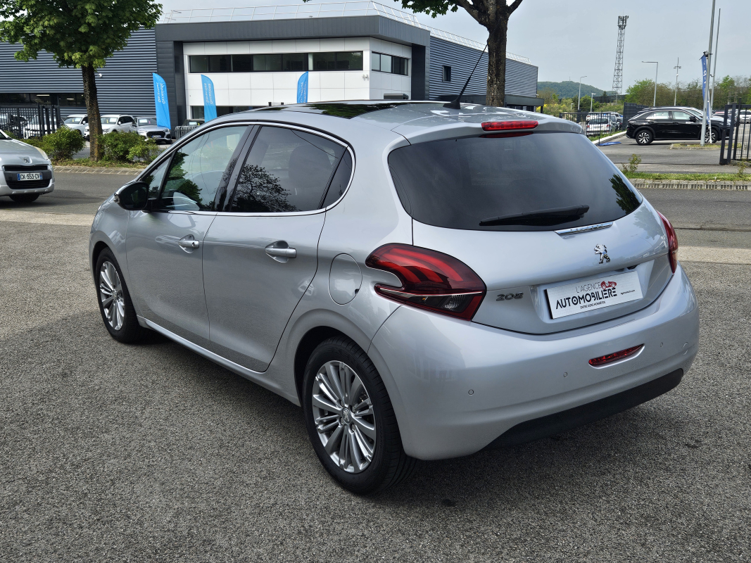 Peugeot 208 — 6