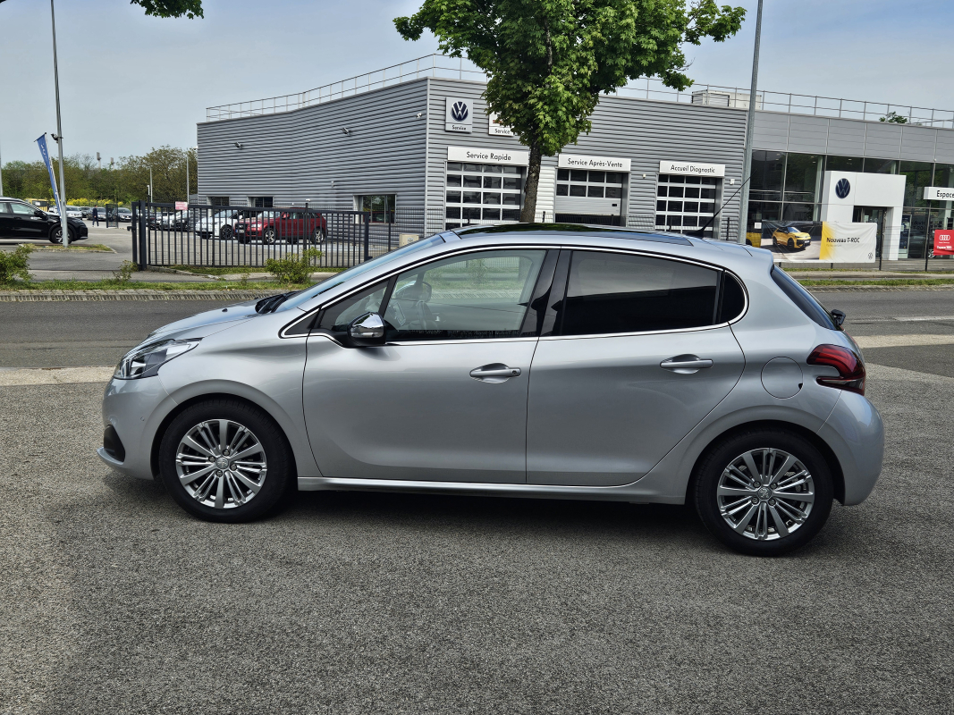 Peugeot 208 — 5