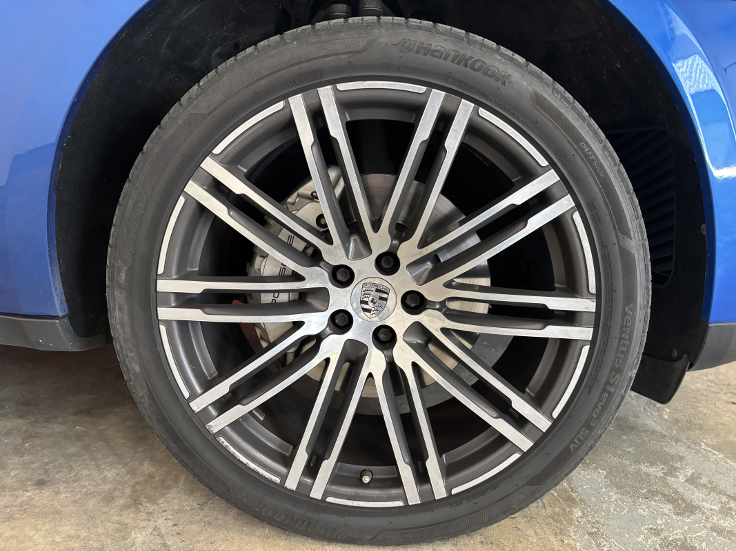 Porsche Macan — 32