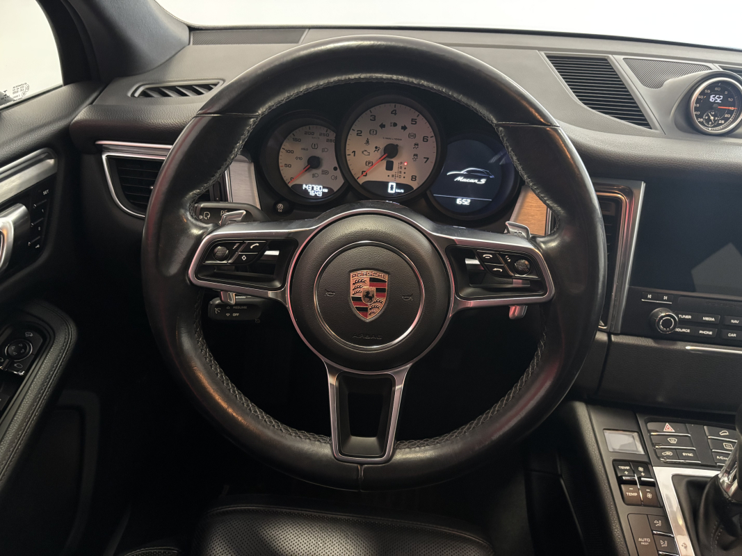 Porsche Macan — 10