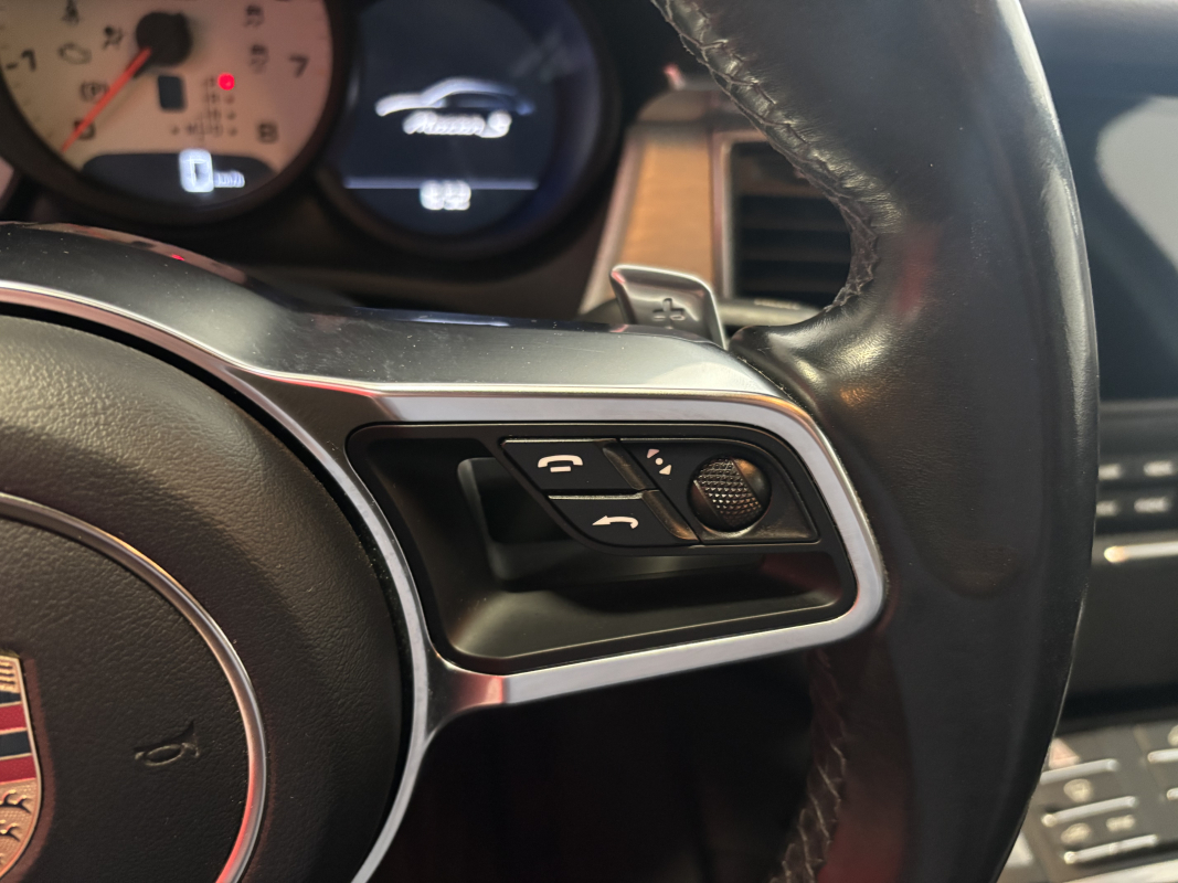 Porsche Macan — 24
