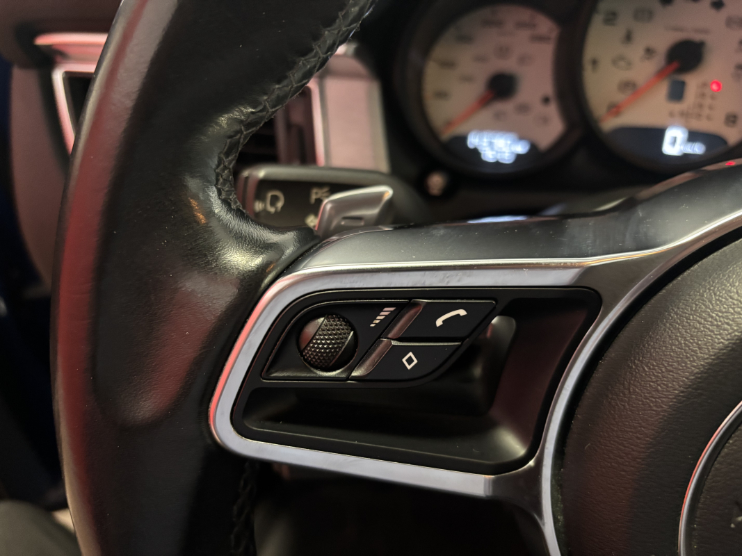 Porsche Macan — 23