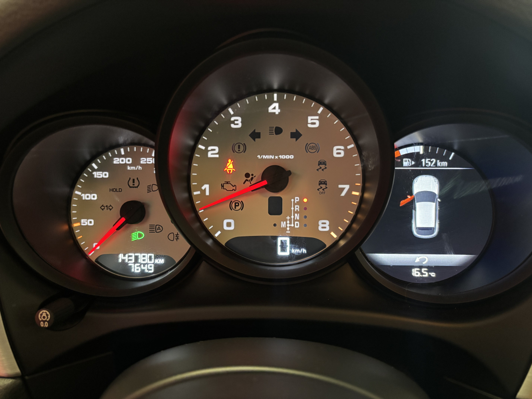 Porsche Macan — 11
