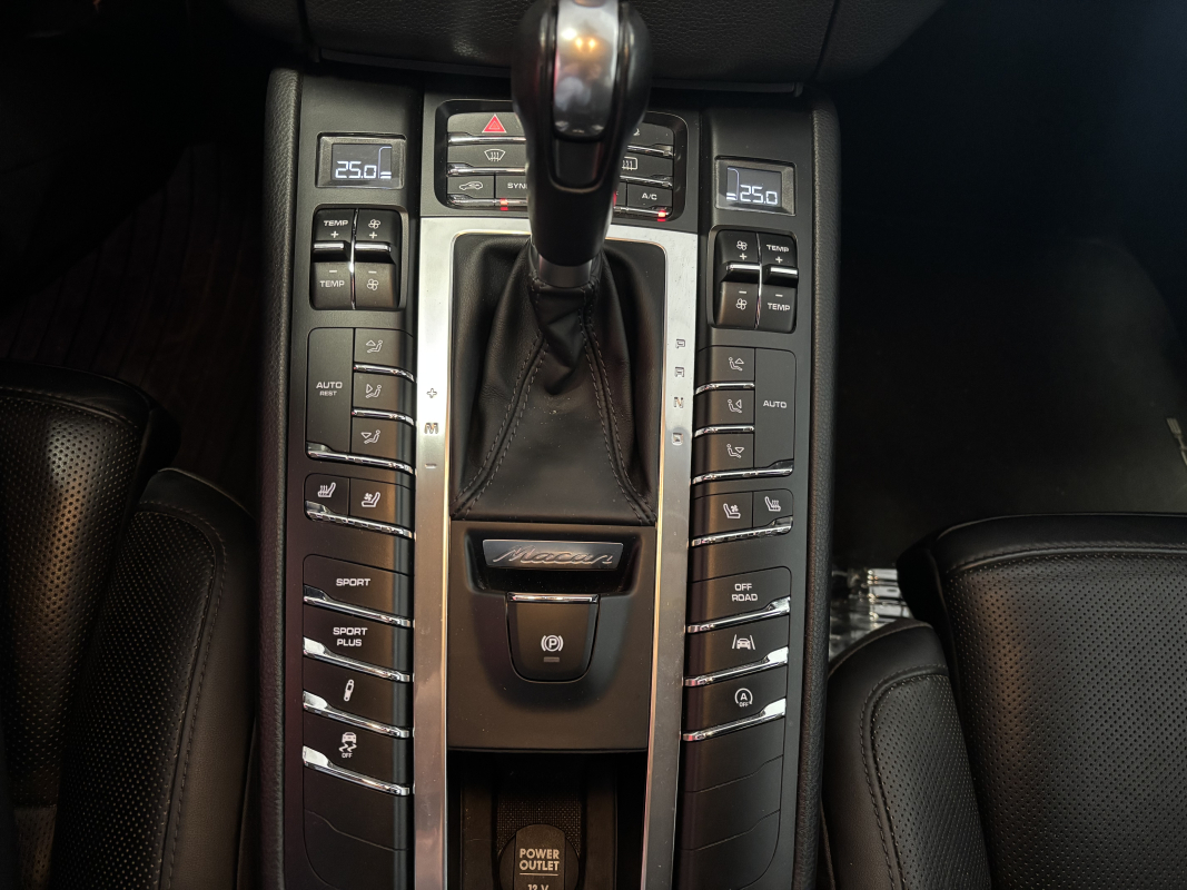 Porsche Macan — 18