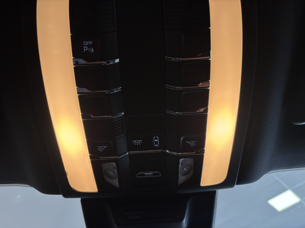 Porsche Macan — 25