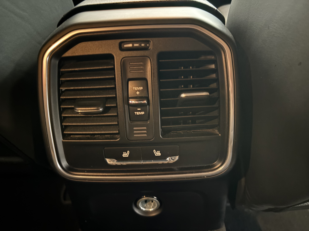 Porsche Macan — 22