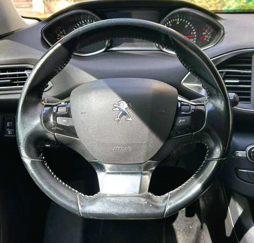 Peugeot 308 — 12