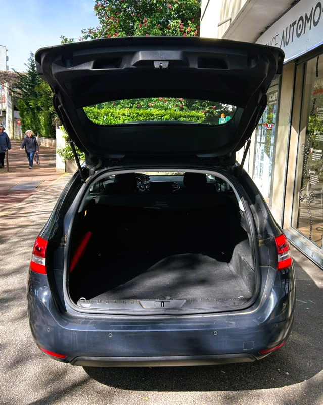 Peugeot 308 — 23