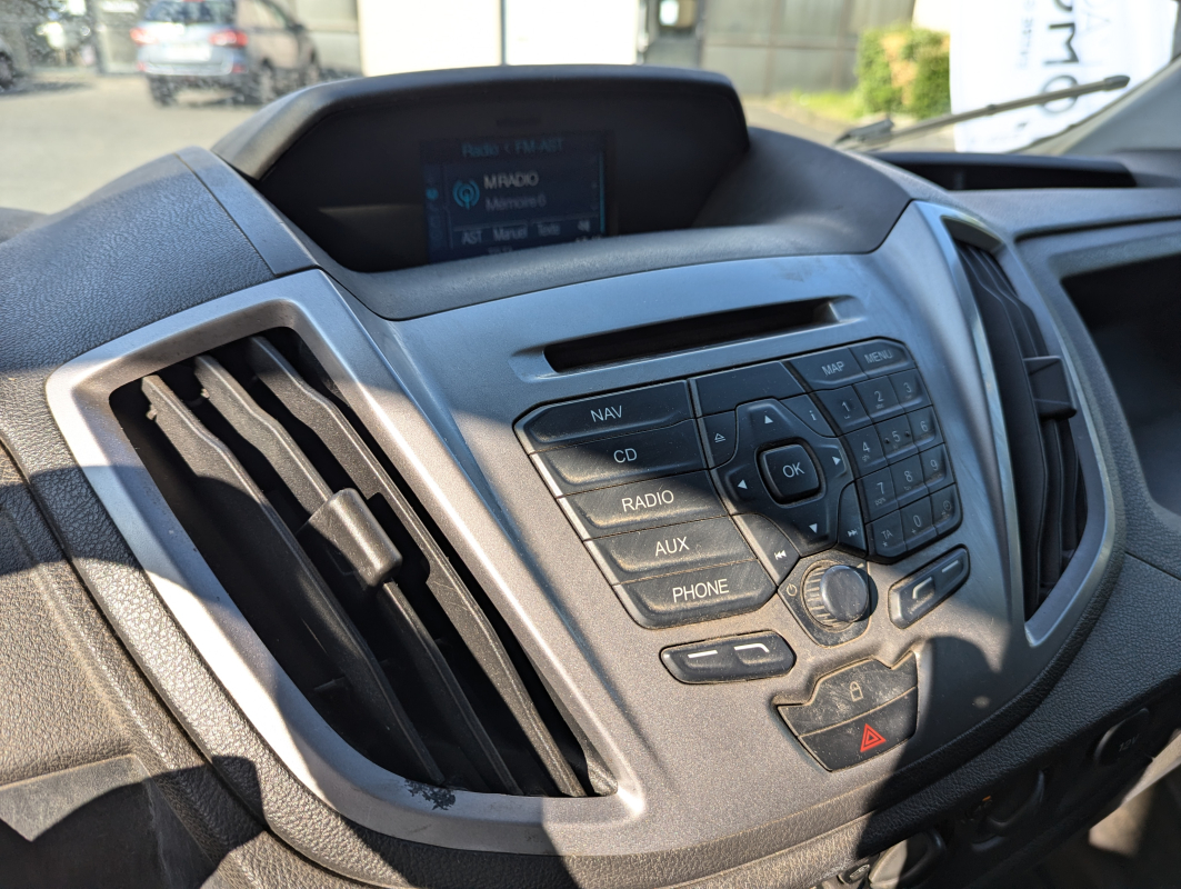 Ford Transit — 12