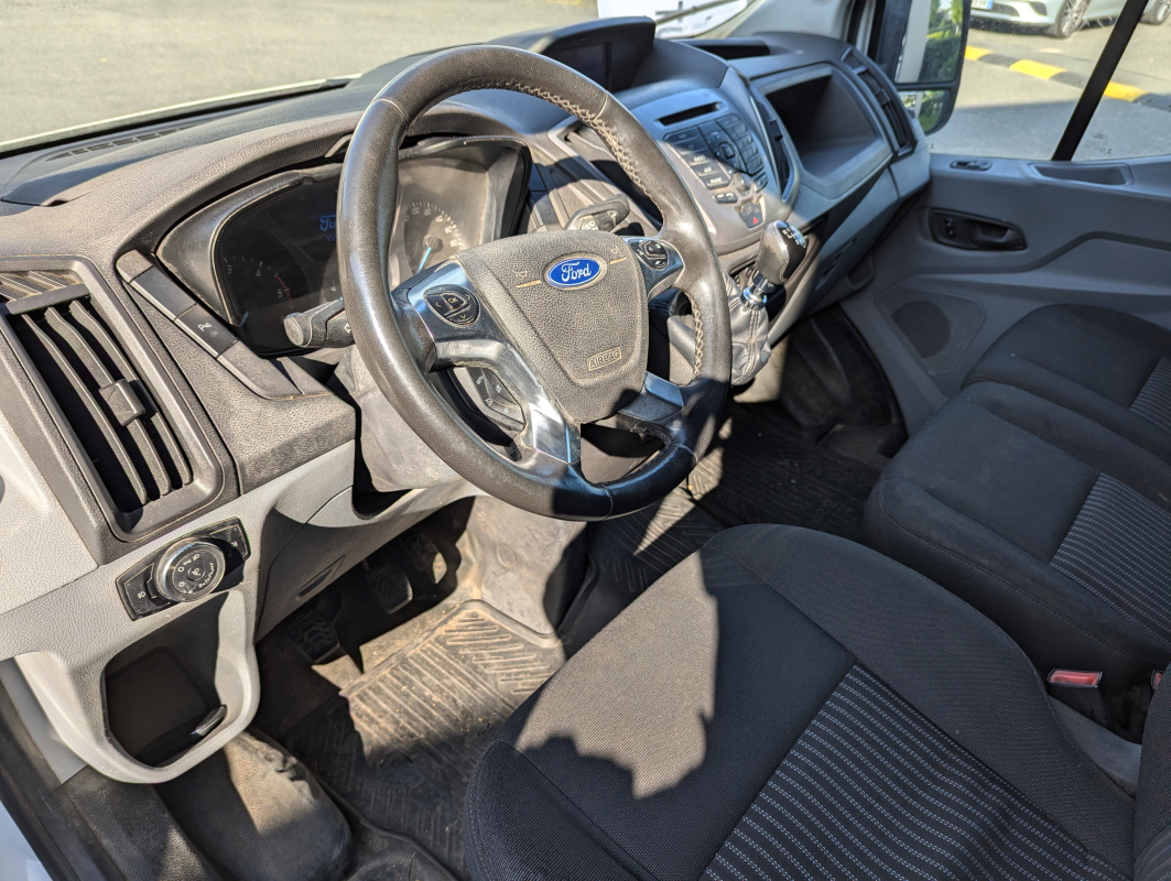 Ford Transit — 7