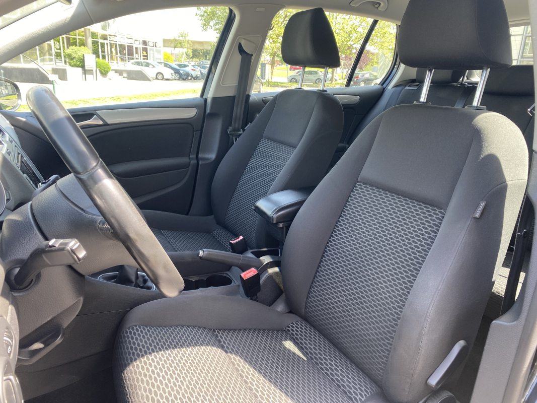 Volkswagen Golf — 8
