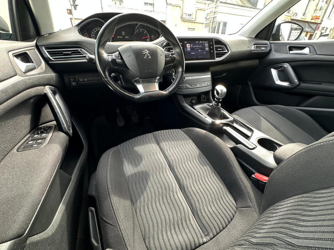 Peugeot 308 — 8