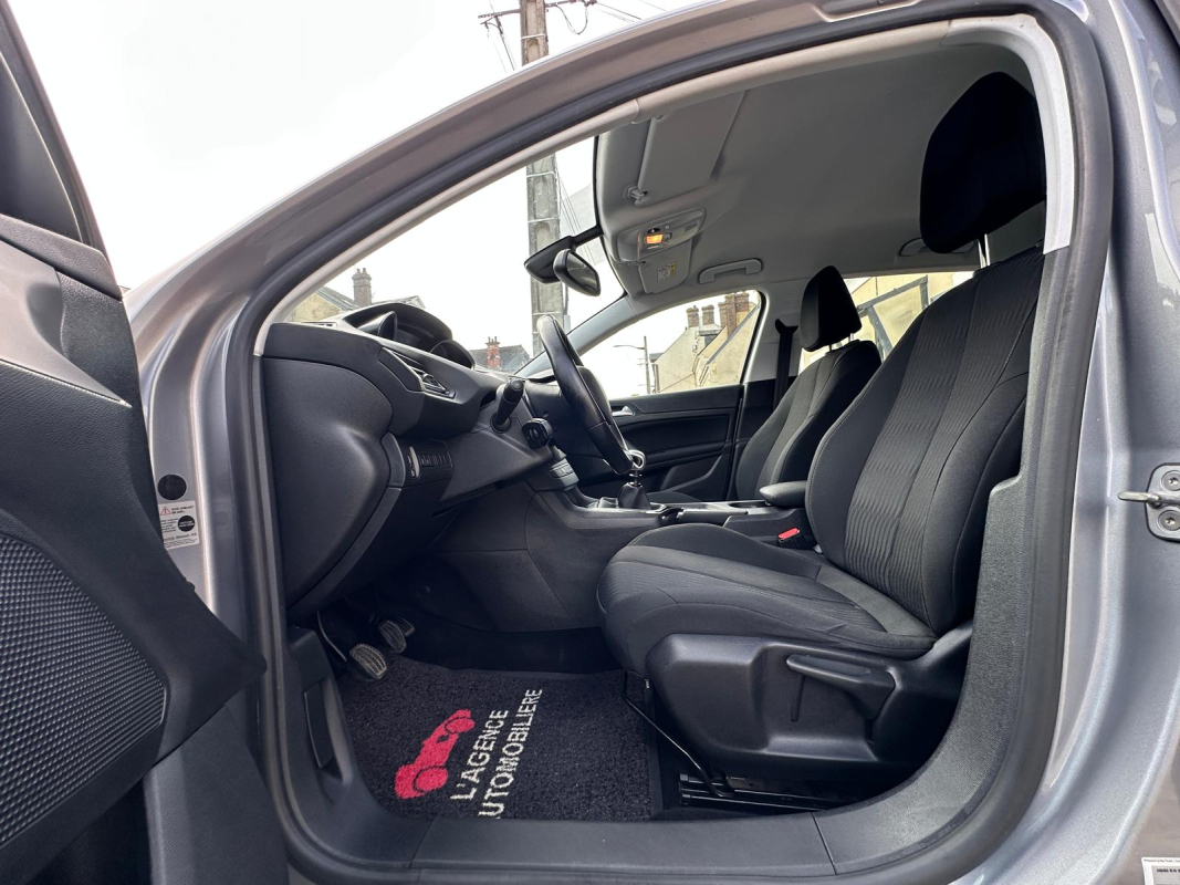 Peugeot 308 — 9