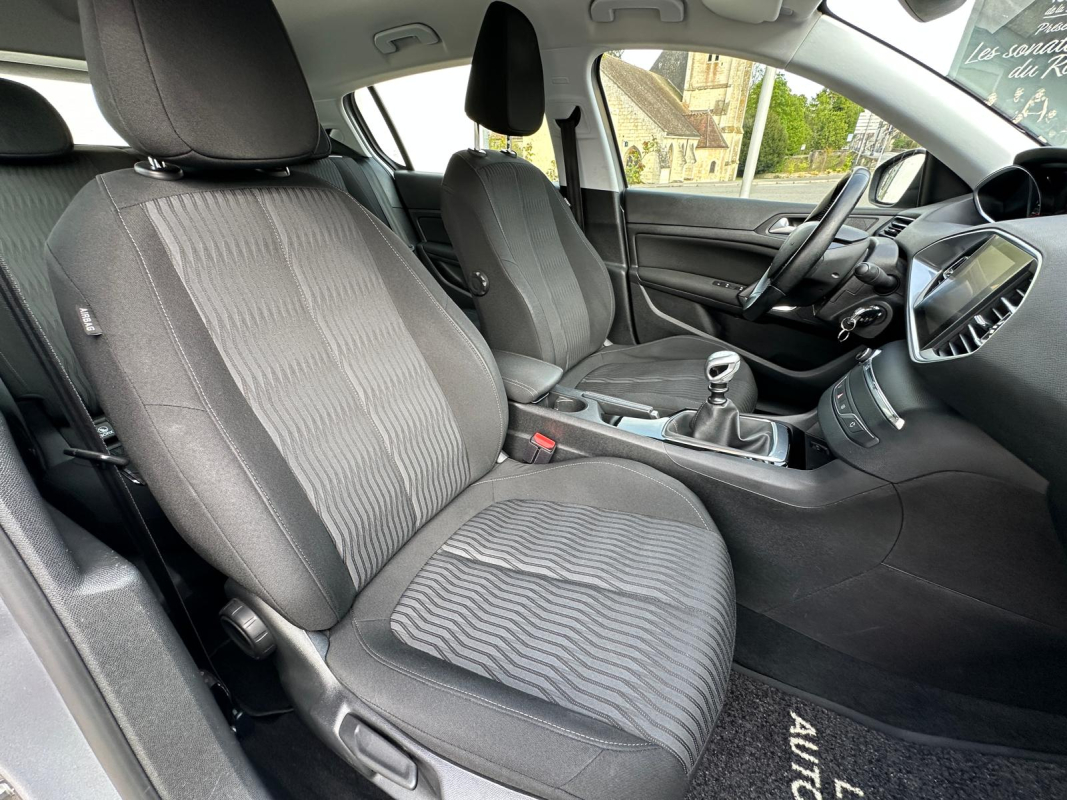 Peugeot 308 — 10