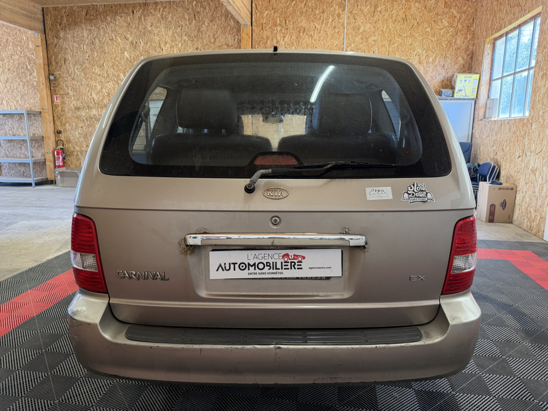 Kia Carnival — 3