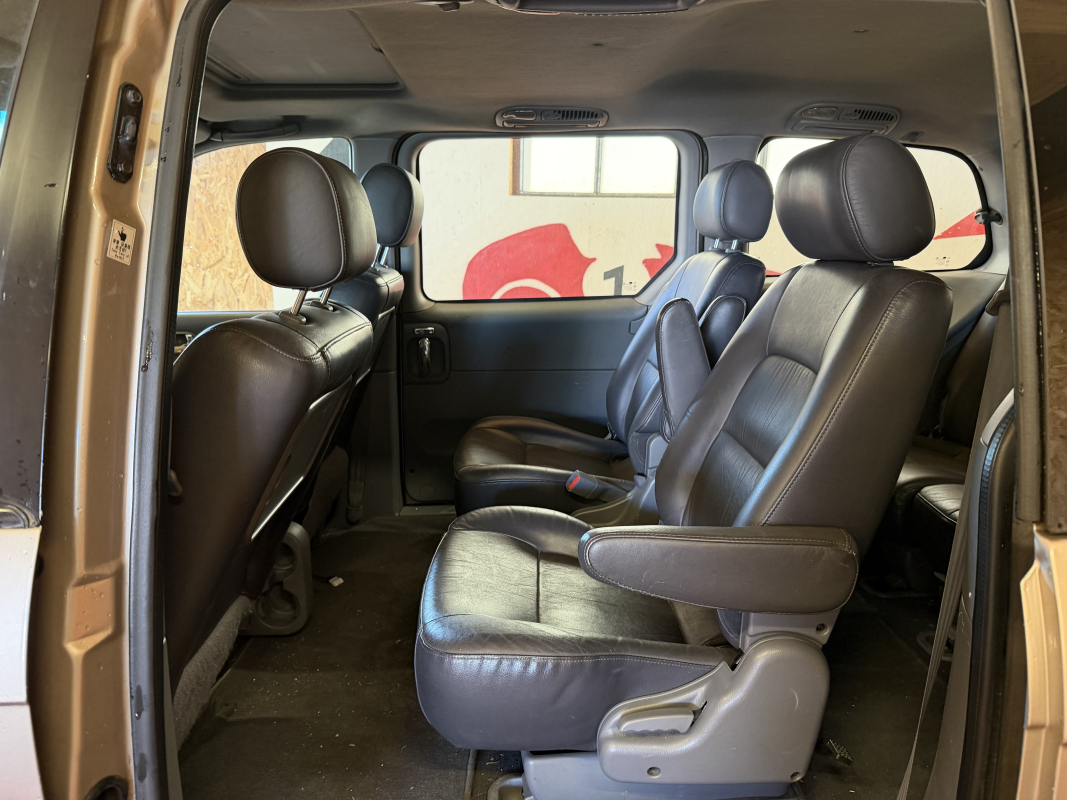 Kia Carnival — 13