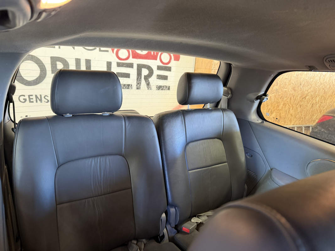 Kia Carnival — 16