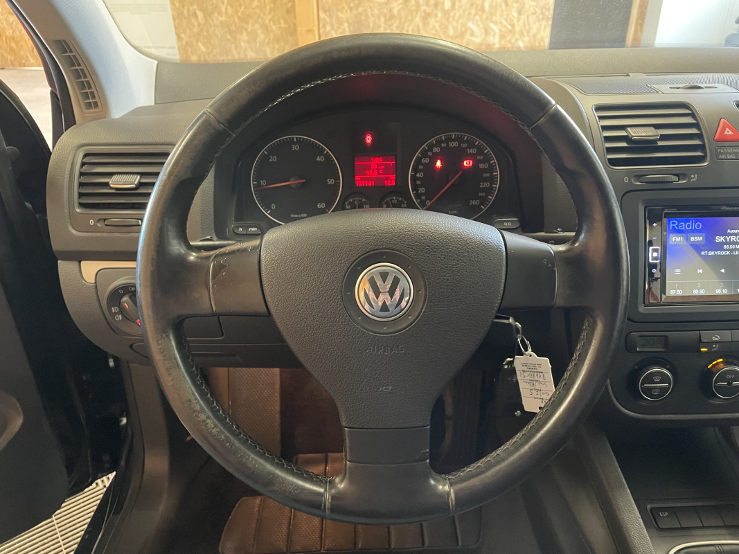 Volkswagen Golf — 9