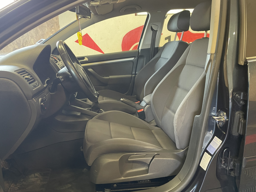 Volkswagen Golf — 12