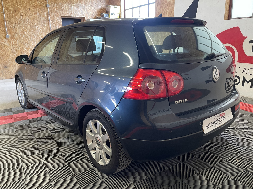 Volkswagen Golf — 3