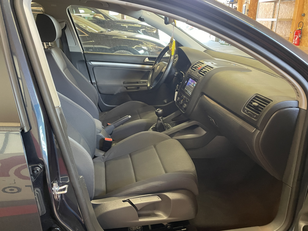 Volkswagen Golf — 16