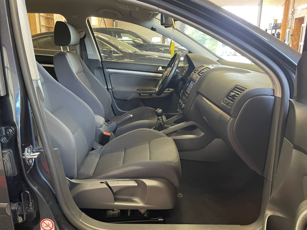 Volkswagen Golf — 17