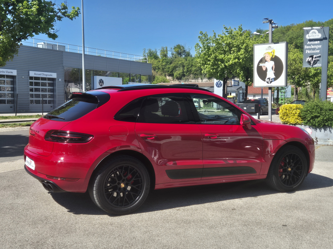 Porsche Macan — 9