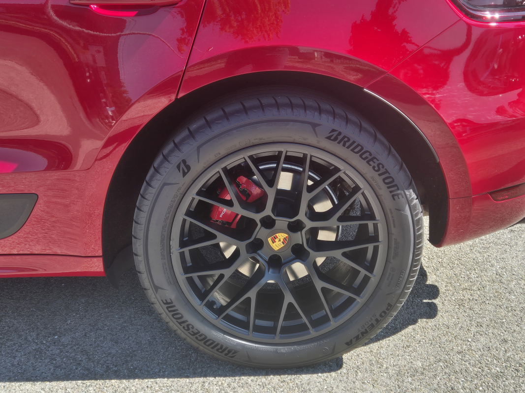Porsche Macan — 12