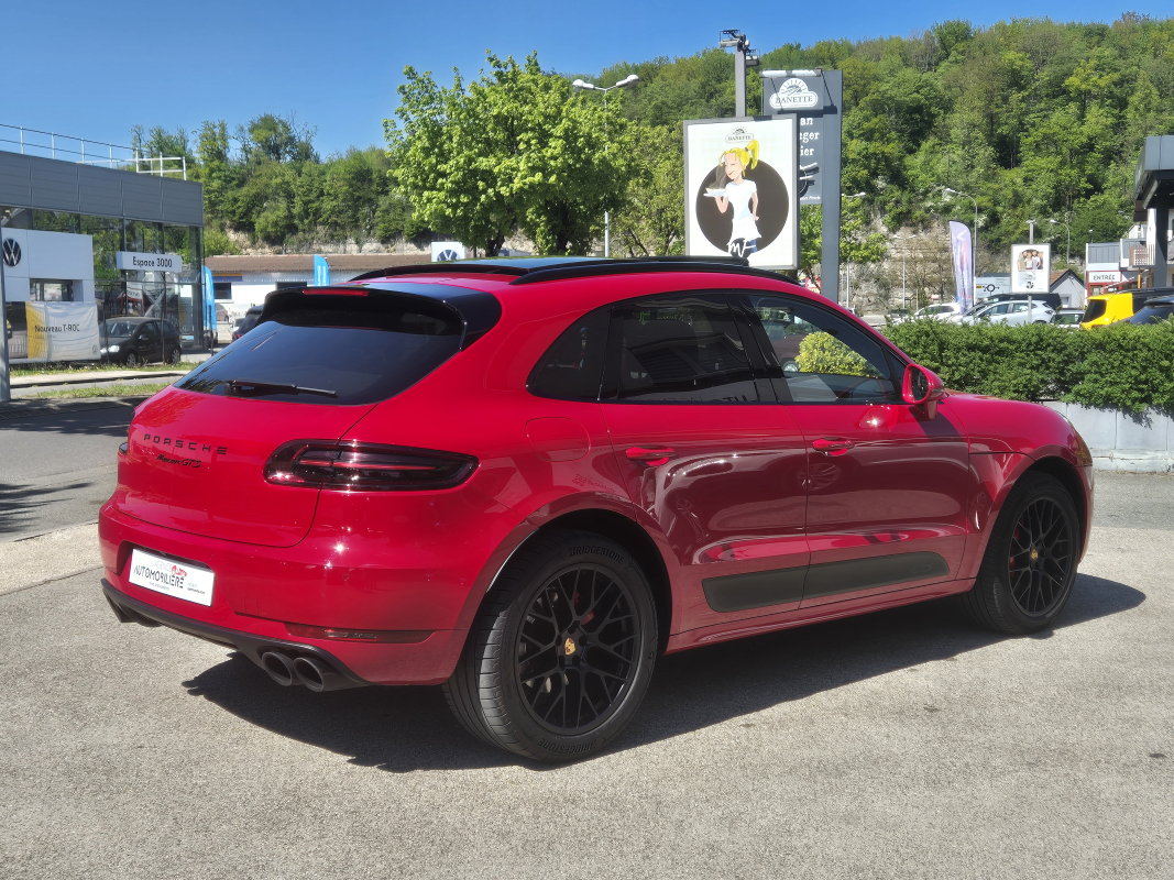 Porsche Macan — 14