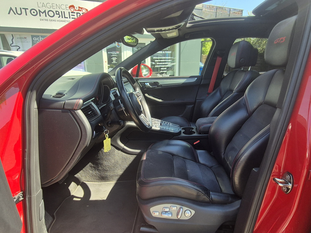 Porsche Macan — 18