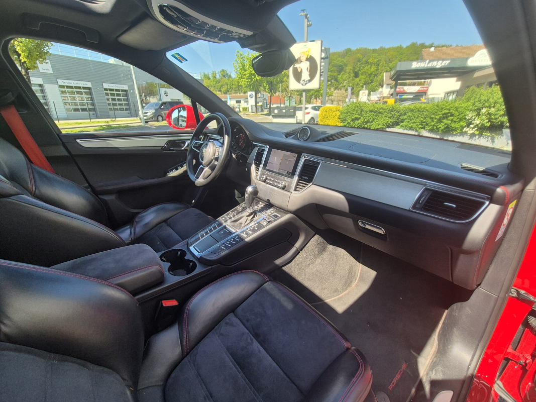 Porsche Macan — 17