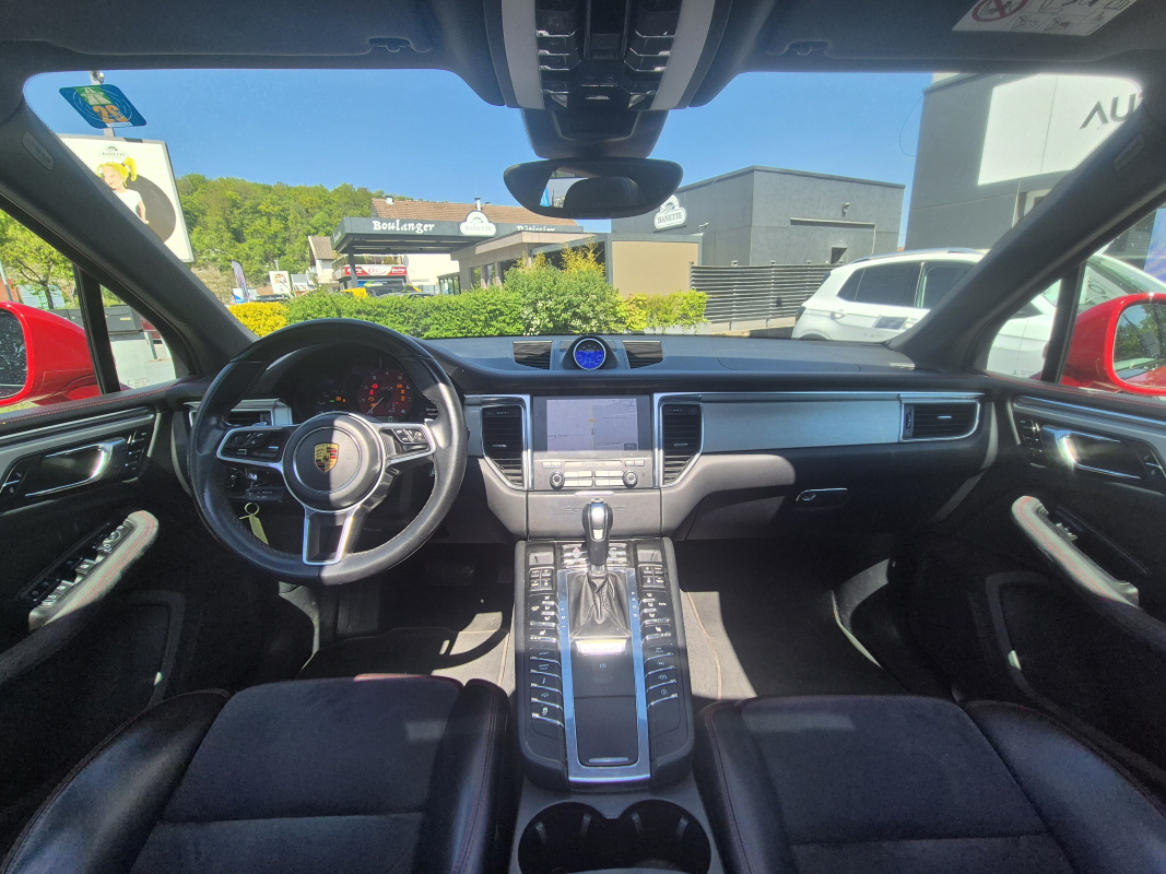 Porsche Macan — 16