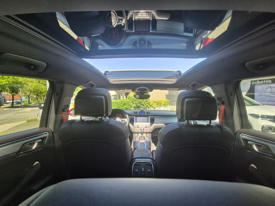 Porsche Macan — 22
