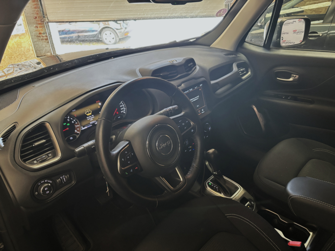 Jeep Renegade — 12