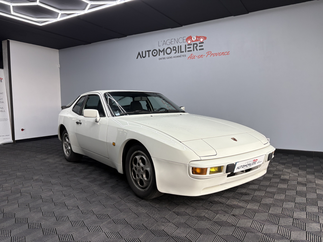 Porsche 944 — 2