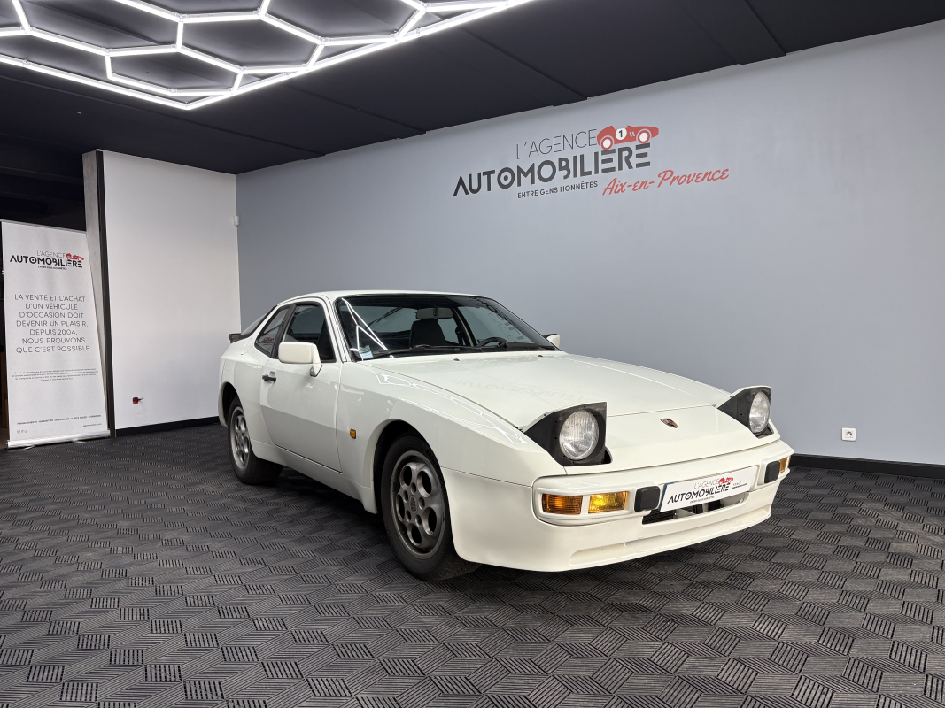 Porsche 944