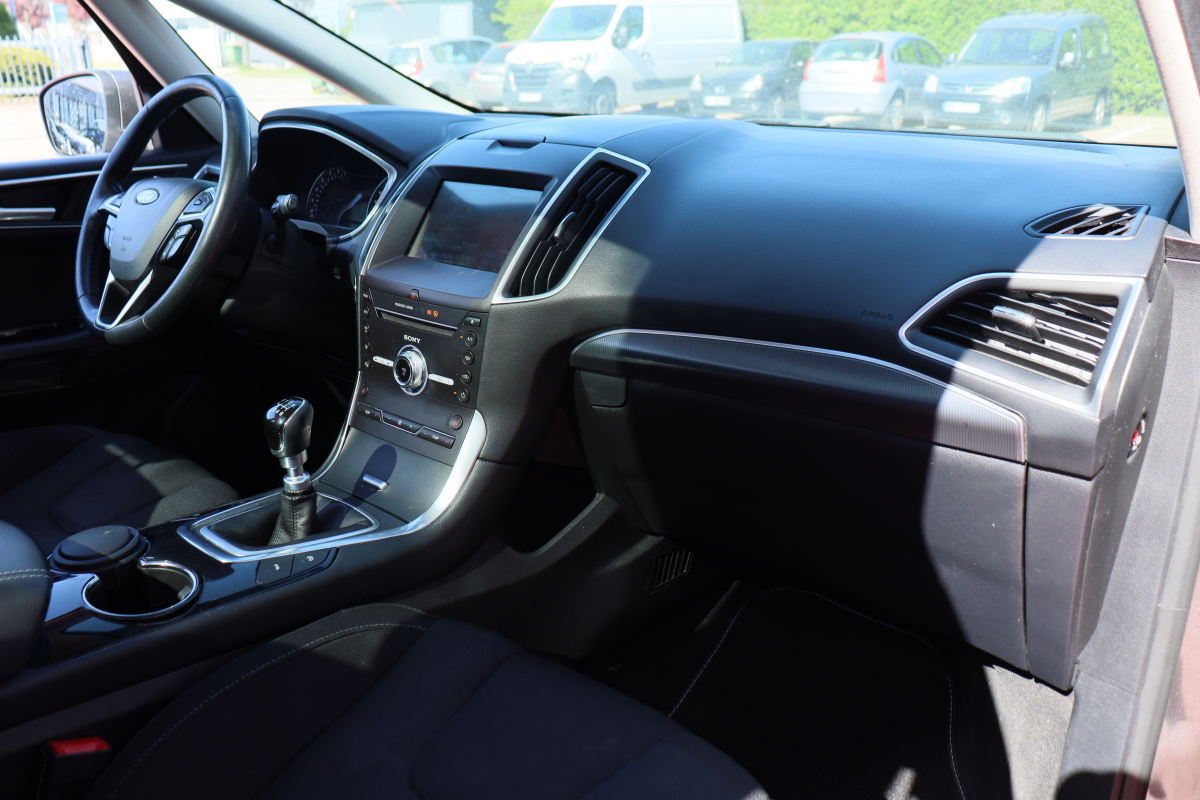 Ford S-Max — 10