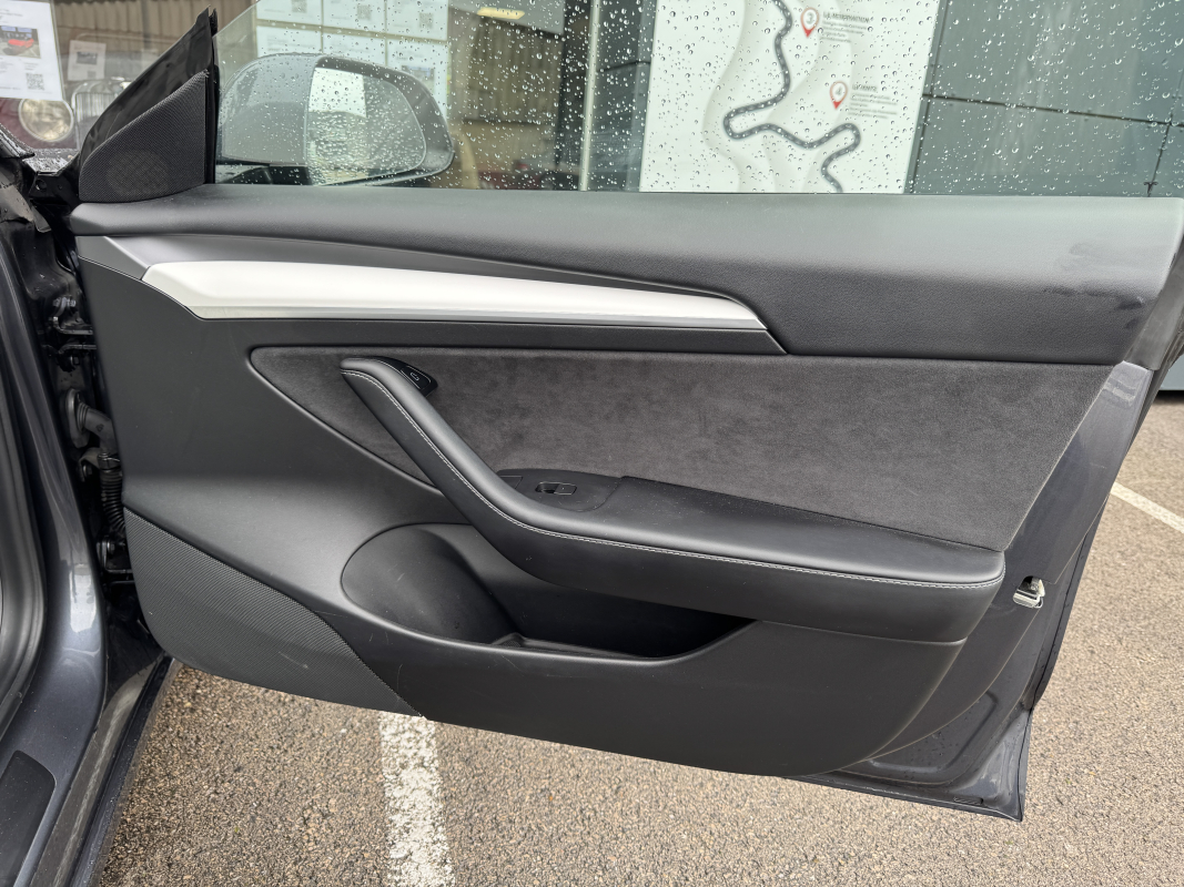 Tesla Model 3 — 40