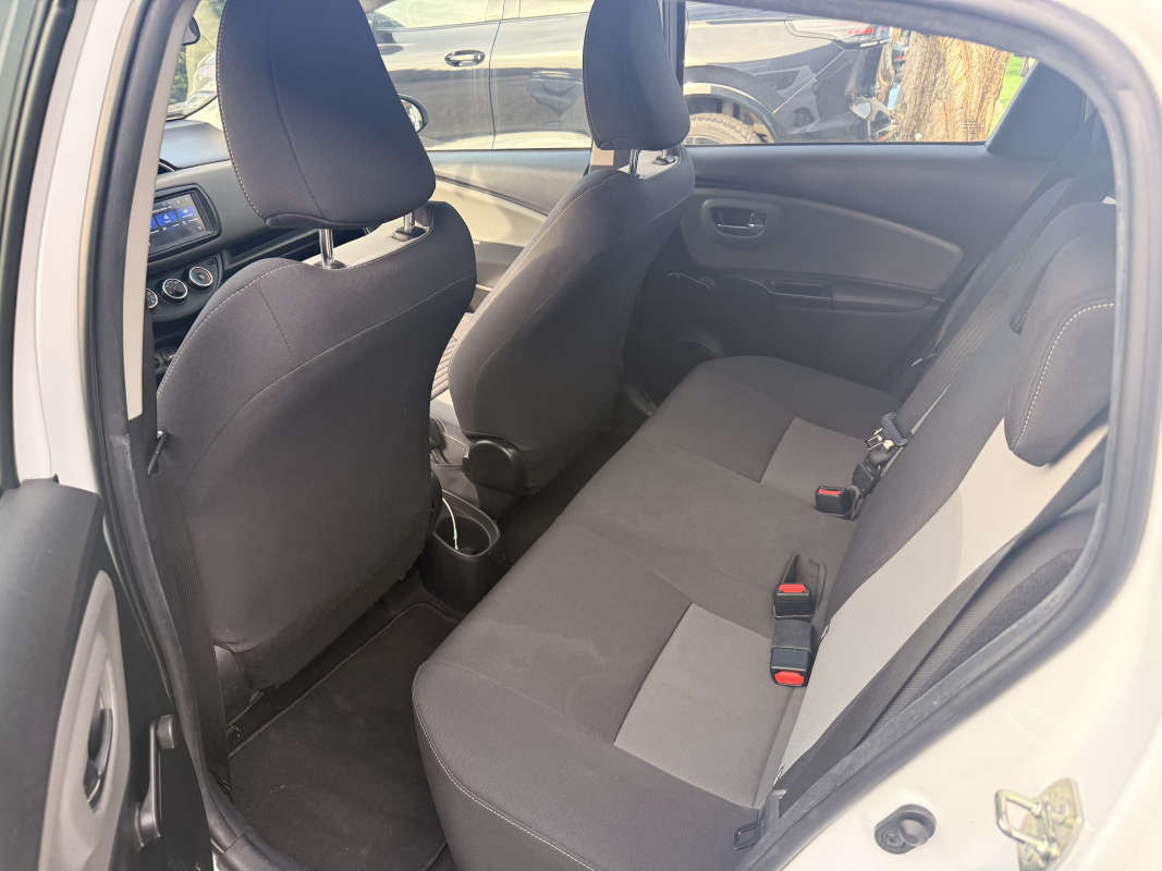Toyota Yaris — 12
