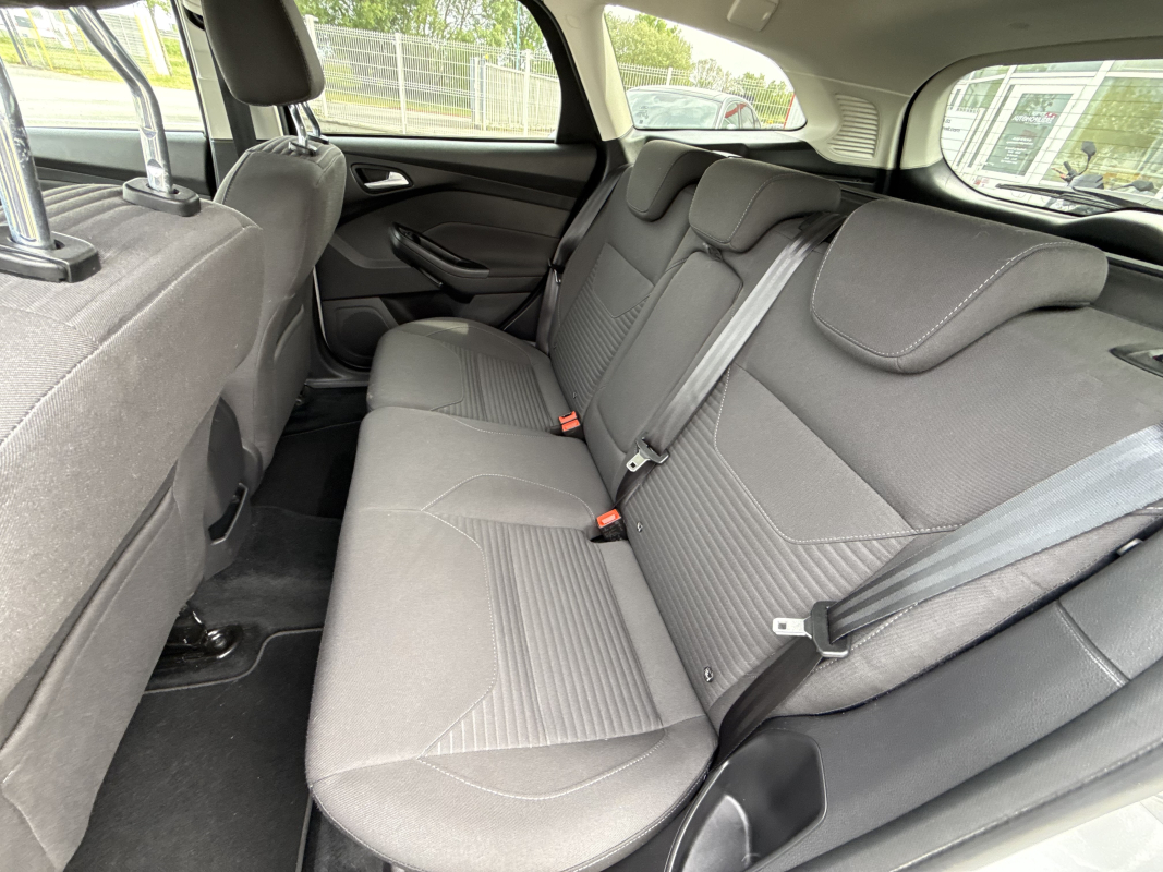Ford Focus SW — 11