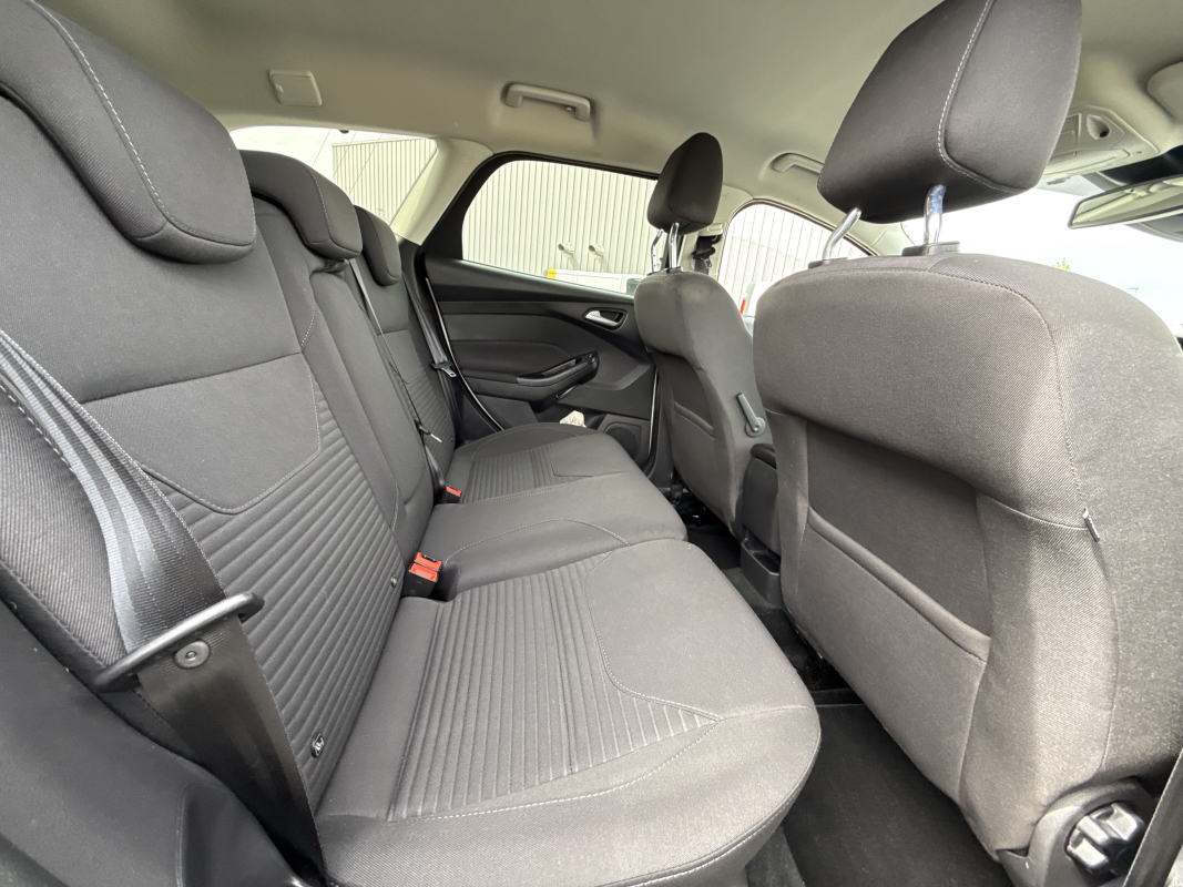Ford Focus SW — 12