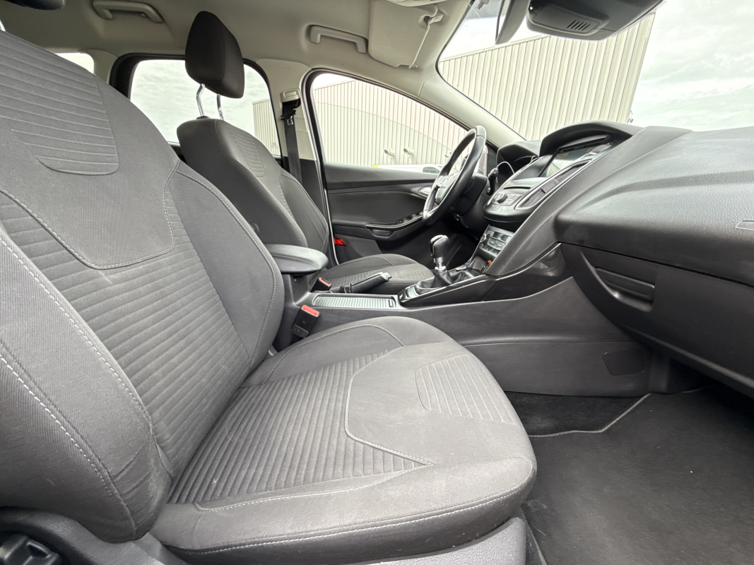Ford Focus SW — 15