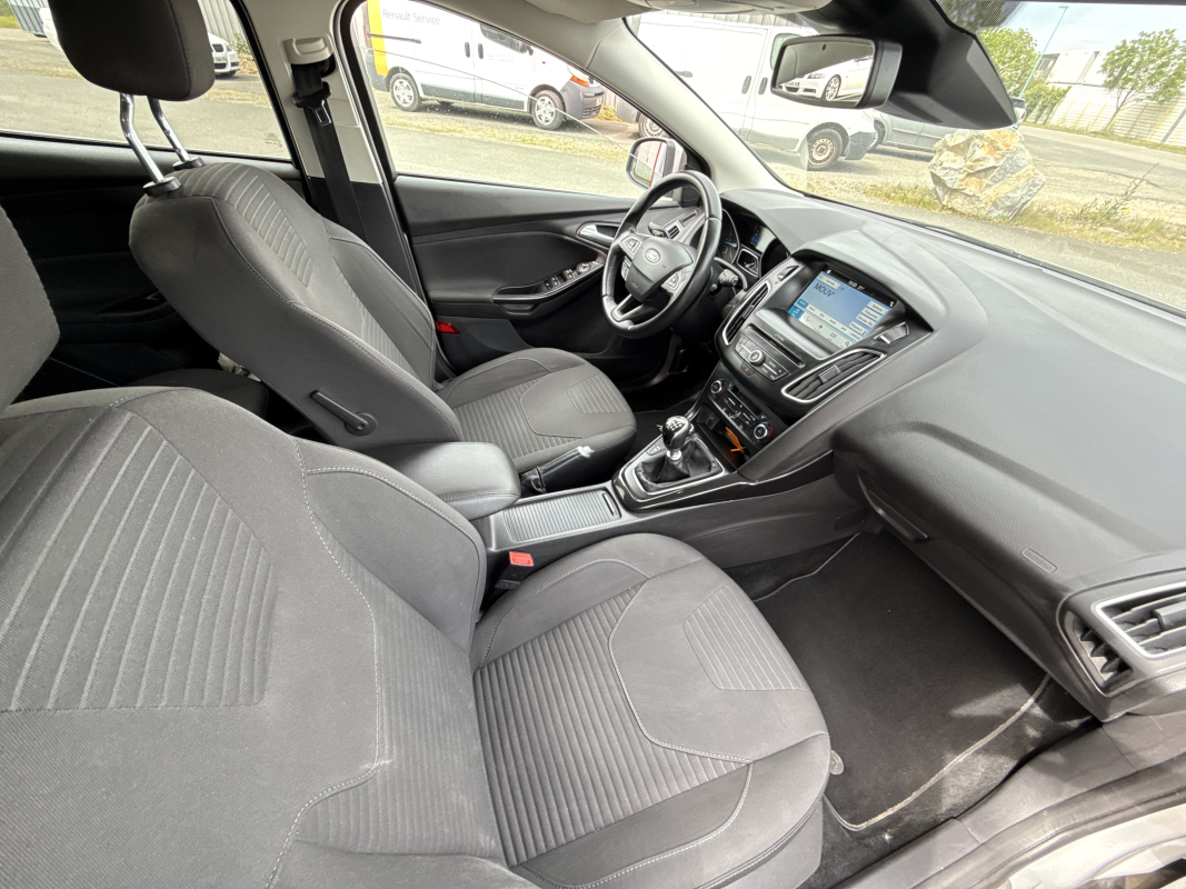 Ford Focus SW — 14