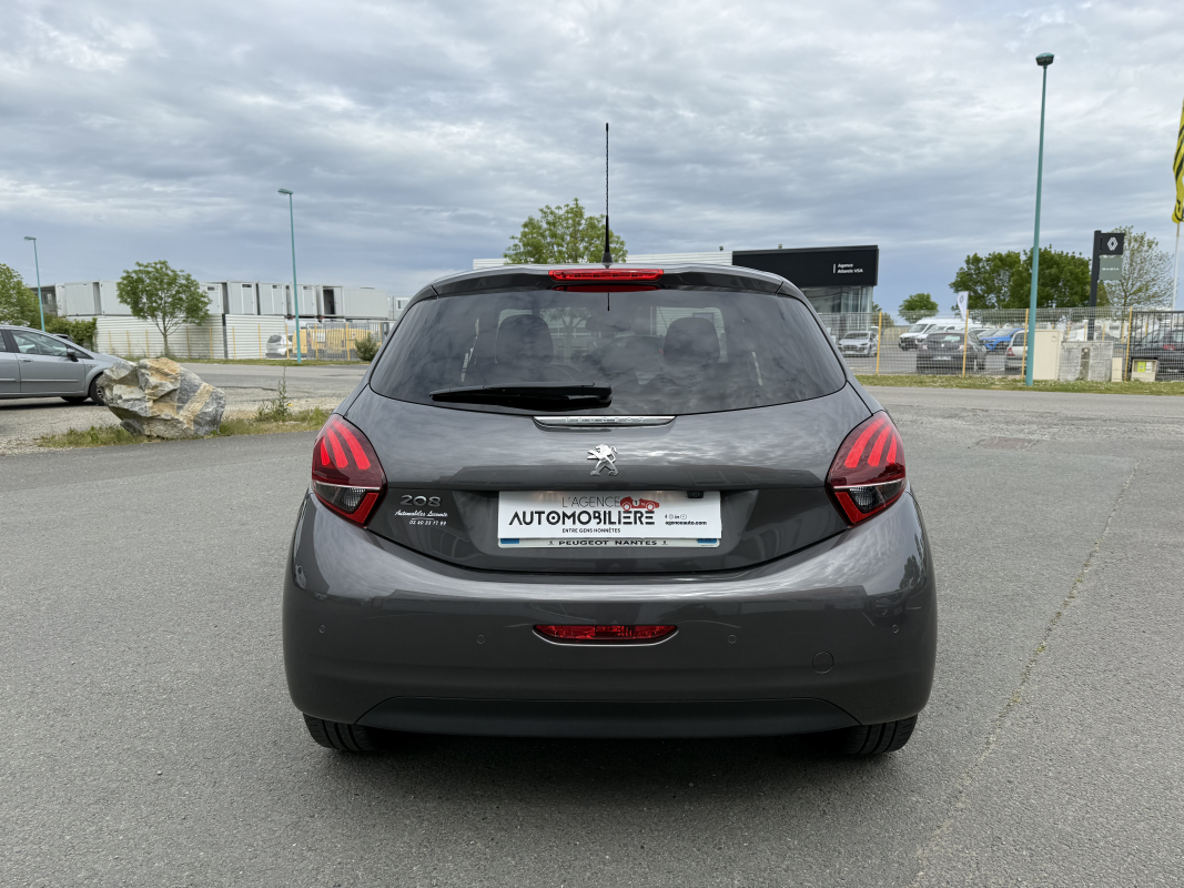 Peugeot 208 — 6