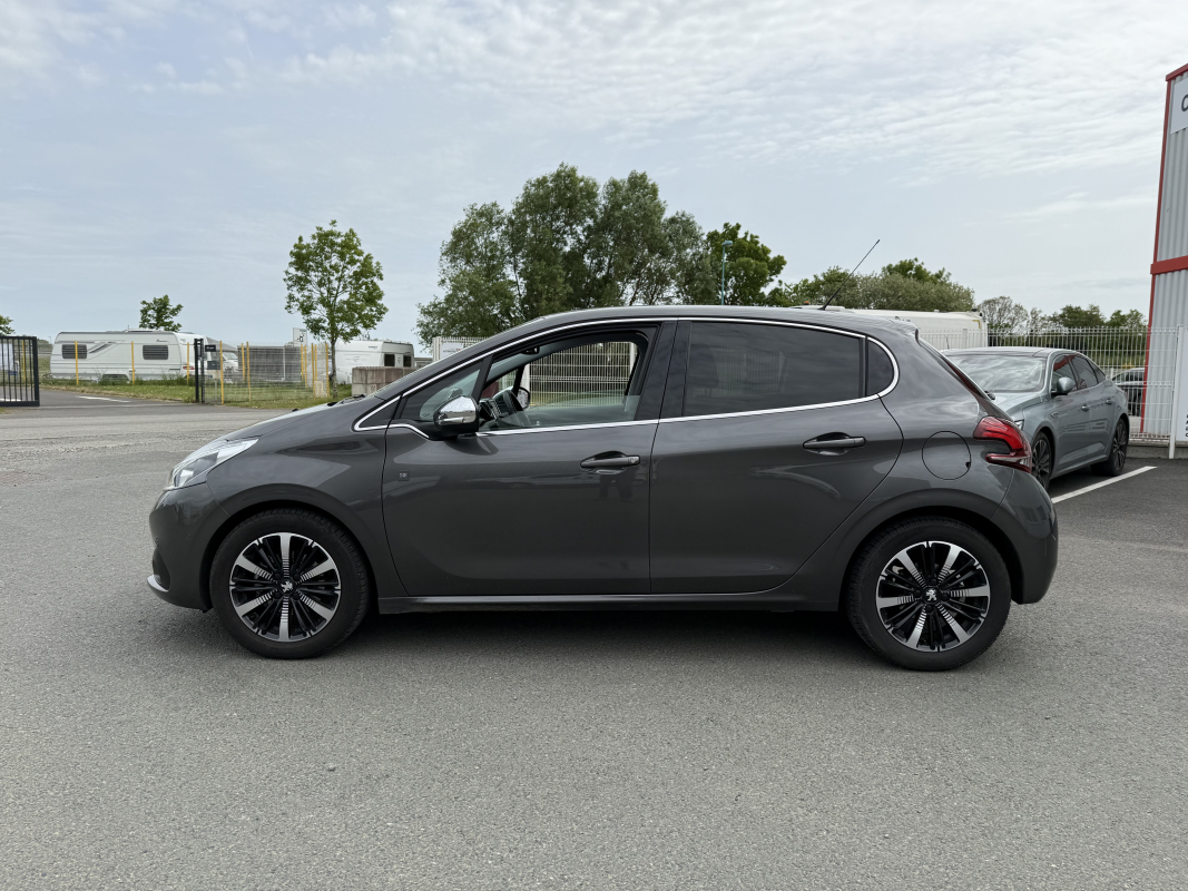 Peugeot 208 — 8