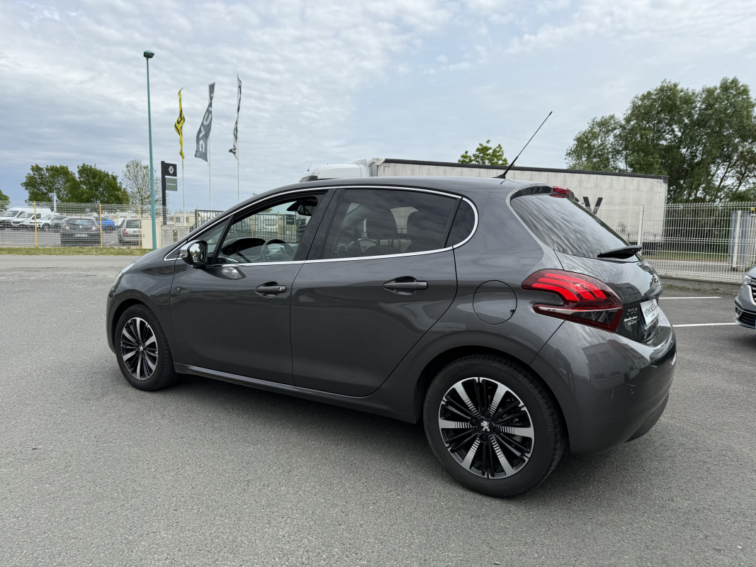 Peugeot 208 — 7